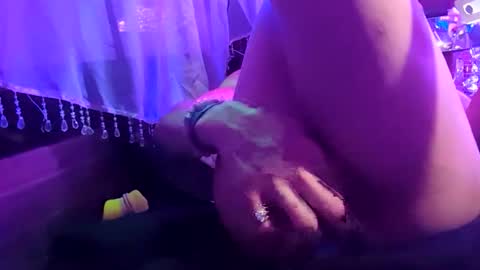 gurlnips online show from 11-04-25, 04:33