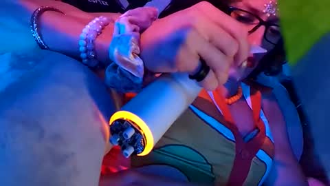 gurlnips online show from 12-03-25, 06:06