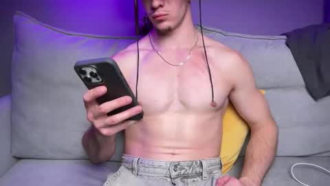 merlin07299 online show from 10-04-25, 12:19