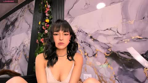 Snapshot of merlynn_ chatting on 10-01-25, 05:02 Diane 3 online show from 10-01-25, 05:02