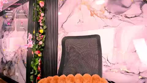 Snapshot of merlynn_ chatting on 10-14-25, 04:35 Diane 3 online show from 10-14-25, 04:35