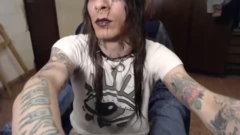 Snapshot of merurial1 chatting on 10-15-25, 01:28 merurial1 online show from 10-15-25, 01:28