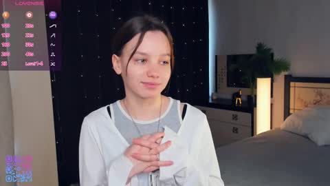 Snapshot of meryldell chatting on 03-08-25, 07:05 Lollita online show from 03-08-25, 07:05