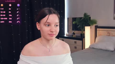 Snapshot of meryldell chatting on 03-09-25, 11:03 Lollita online show from 03-09-25, 11:03