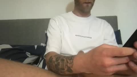 messageme11 online show from 04-26-26, 01:42