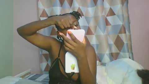 Snapshot of messyluna chatting on 05-02-26, 07:30 meggy and bree online show from 05-02-26, 07:30