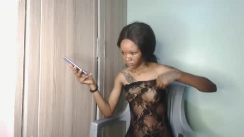 Snapshot of messyluna chatting on 05-12-26, 09:28 meggy and bree online show from 05-12-26, 09:28