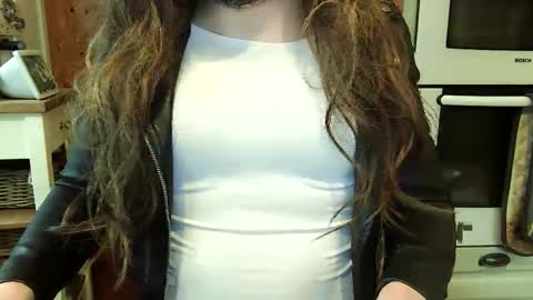 Snapshot of messyxdresser chatting on 03-10-25, 01:54 messyxdresser online show from 03-10-25, 01:54