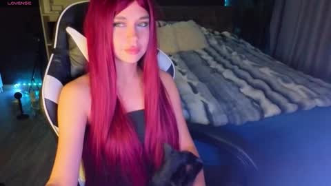 Snapshot of mezzalunaa chatting on 10-15-25, 10:10 vollmond online show from 10-15-25, 10:10