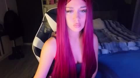 Snapshot of mezzalunaa chatting on 10-23-25, 01:27 vollmond online show from 10-23-25, 01:27