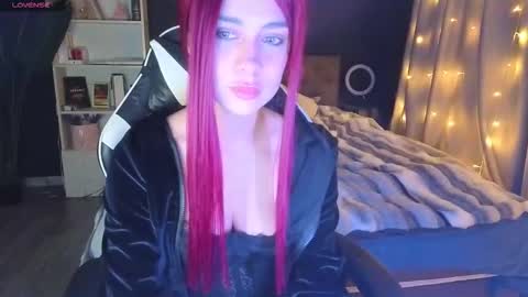 Snapshot of mezzalunaa chatting on 12-20-25, 12:18 vollmond online show from 12-20-25, 12:18