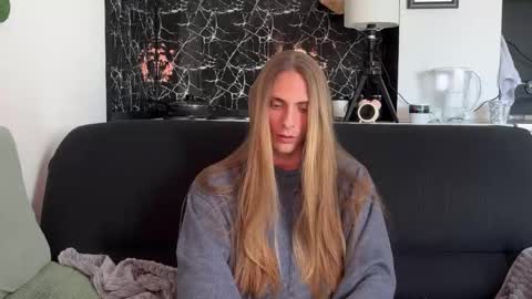 Snapshot of mi_chyort chatting on 04-18-26, 01:59 Misha online show from 04-18-26, 01:59