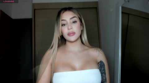 Snapshot of mi_suk1 chatting on 12-20-25, 07:37 mi suk1 online show from 12-20-25, 07:37