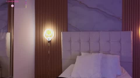 mia online show from 09-10-25, 11:38