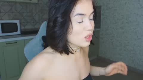 Mia online show from 02-18-25, 01:10