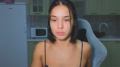 Mia online show from 10-06-25, 01:58