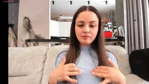 Mia online show from 03-04-25, 07:19