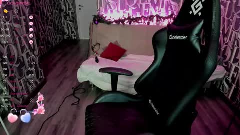 Mia  GMT7 Mon Tue Wen Thur 1000am-0300pm Sat 0300am-0900am online show from 01-11-25, 05:20