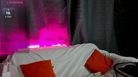 Mia  GMT7 Mon Tue Wen Thur 1000am-0300pm Sat 0300am-0900am online show from 02-06-25, 08:39