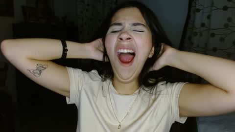 Snapshot of mia__lopez_ chatting on 01-05-25, 12:52 Mia online show from 01-05-25, 12:52