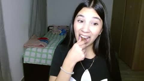 Snapshot of mia__lopez_ chatting on 10-08-25, 01:03 Mia online show from 10-08-25, 01:03