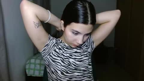 Snapshot of mia__lopez_ chatting on 10-23-25, 01:05 Mia online show from 10-23-25, 01:05