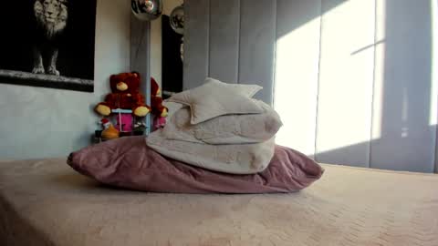 Snapshot of mia__milan chatting on 03-05-25, 06:23 Mia  Milan online show from 03-05-25, 06:23