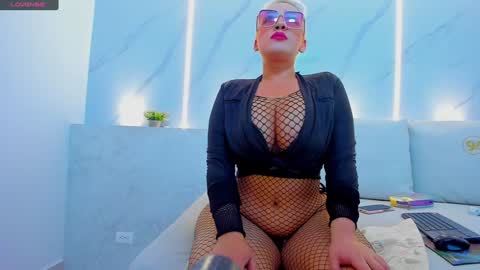 Mia  online show from 12-30-24, 11:59