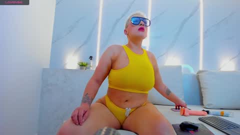 Mia  online show from 01-03-25, 02:40