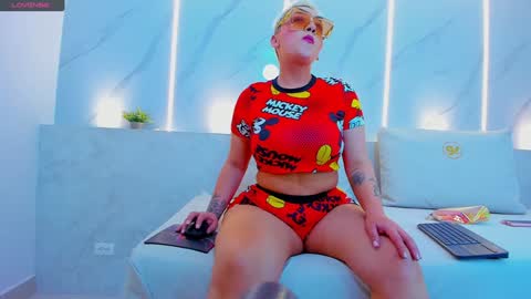 Mia  online show from 01-14-25, 01:28