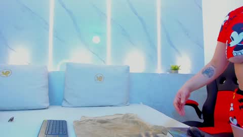 Mia  online show from 01-27-25, 11:00