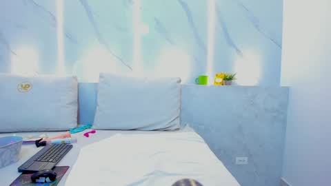 Mia  online show from 01-30-25, 07:59