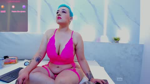 Mia  online show from 01-31-25, 11:56