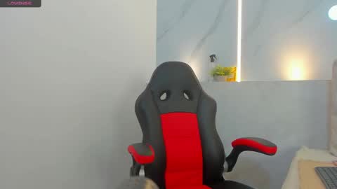 Mia  online show from 02-20-25, 11:31