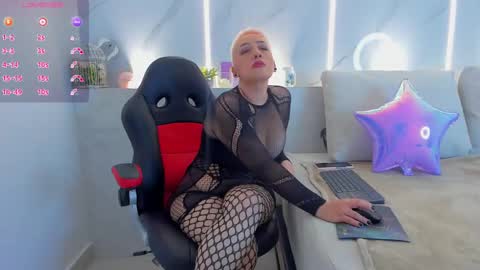 Mia  online show from 03-06-25, 11:47