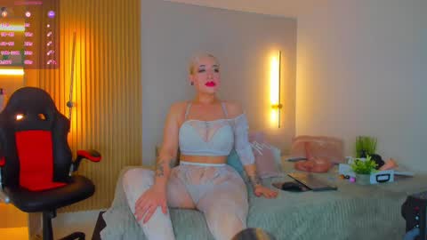 Mia  online show from 10-03-25, 11:51