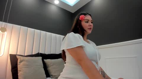 Snapshot of mia_blumm_ chatting on 03-07-25, 11:29 Mia online show from 03-07-25, 11:29