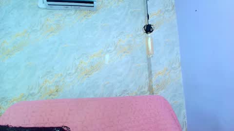 Mia  online show from 12-16-25, 12:10