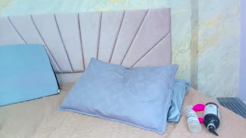 Mia  online show from 04-28-26, 12:10