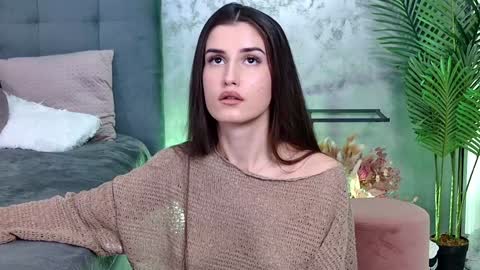 Freya Allen online show from 02-04-25, 09:20