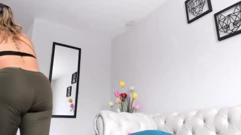 Mia Castro online show from 09-11-25, 02:50