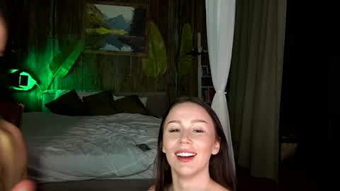 Mia and friends online show from 01-25-25, 01:52