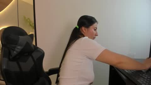 M I A  online show from 10-26-25, 03:01