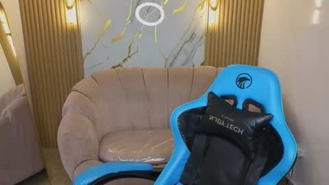 mia_collins_b online show from 11-29-25, 01:58