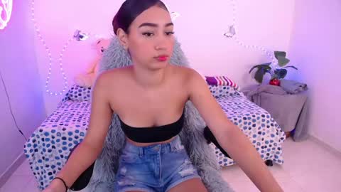 mia_cute_girl online show from 06-05-26, 12:11