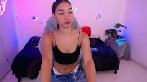 mia_cute_girl online show from 06-07-26, 12:20