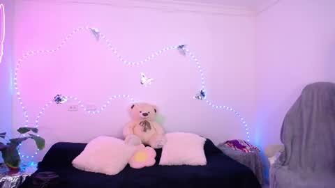 mia_cute_girl online show from 07-23-26, 12:03