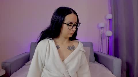 Sarah Luna online show from 04-21-26, 12:00