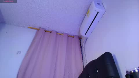 Mia online show from 06-11-26, 12:32
