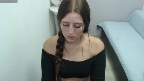 Mia online show from 02-03-25, 01:08